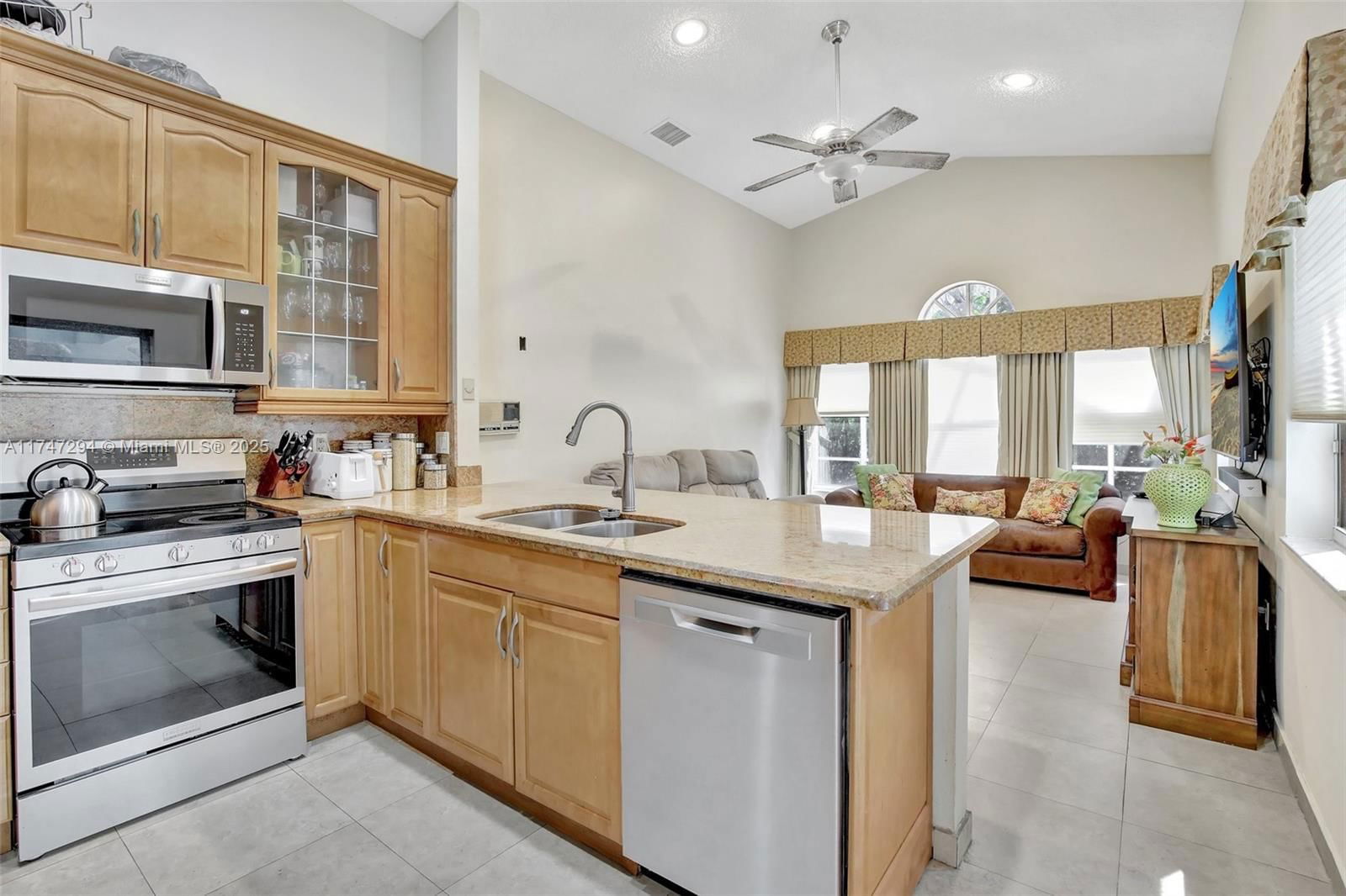 Real estate property located at 15260 Wilshire Ct, Broward, Hollywood Lakes Country C, Pembroke Pines, FL