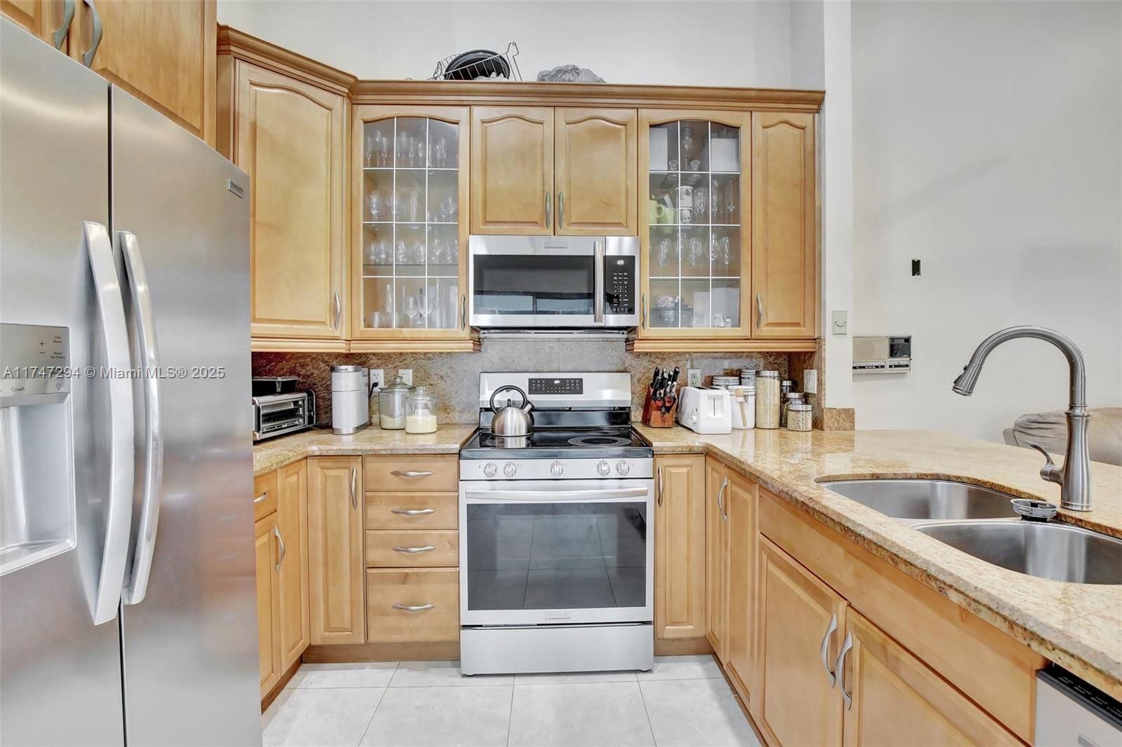 Real estate property located at 15260 Wilshire Ct, Broward, Hollywood Lakes Country C, Pembroke Pines, FL
