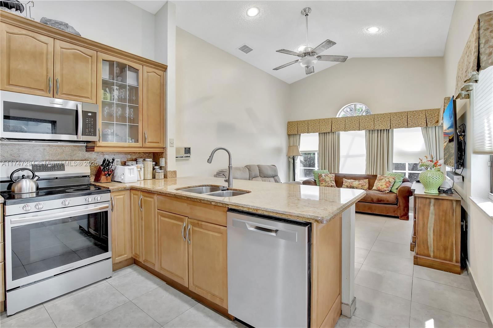 Real estate property located at 15260 Wilshire Ct, Broward, Hollywood Lakes Country C, Pembroke Pines, FL