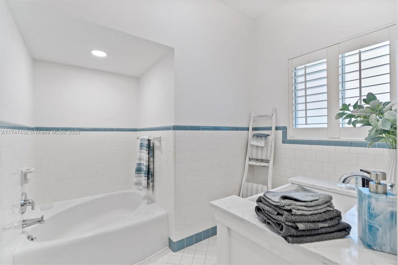 Real estate property located at 2513 12th St, Broward, Pompano Shores Sec B, Pompano Beach, FL