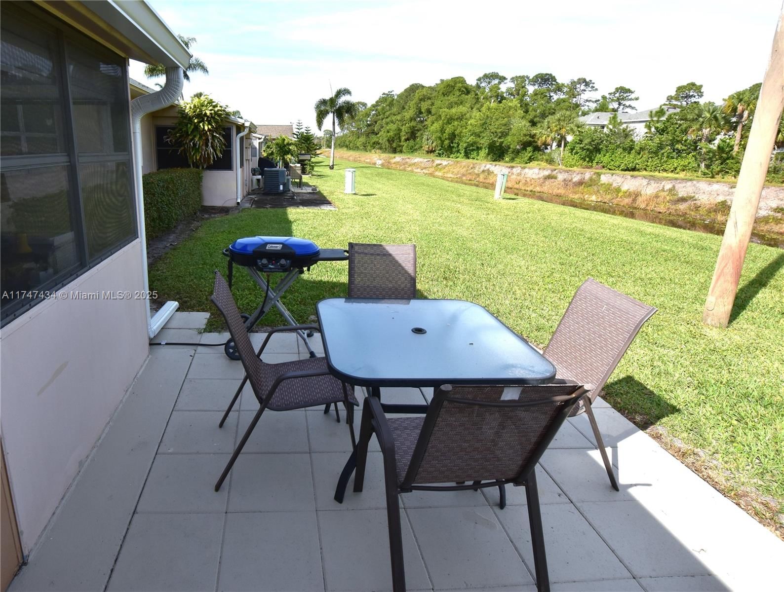 Real estate property located at 2520 Dudley Dr E, Palm Beach, Cresthaven Villas Condo 2, West Palm Beach, FL