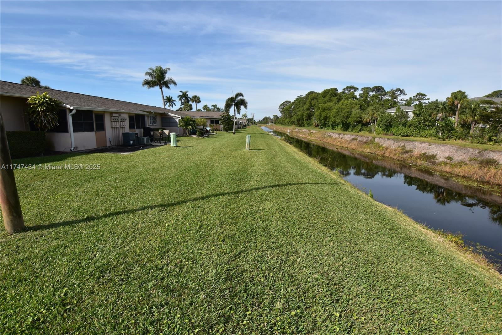 Real estate property located at 2520 Dudley Dr E, Palm Beach, Cresthaven Villas Condo 2, West Palm Beach, FL