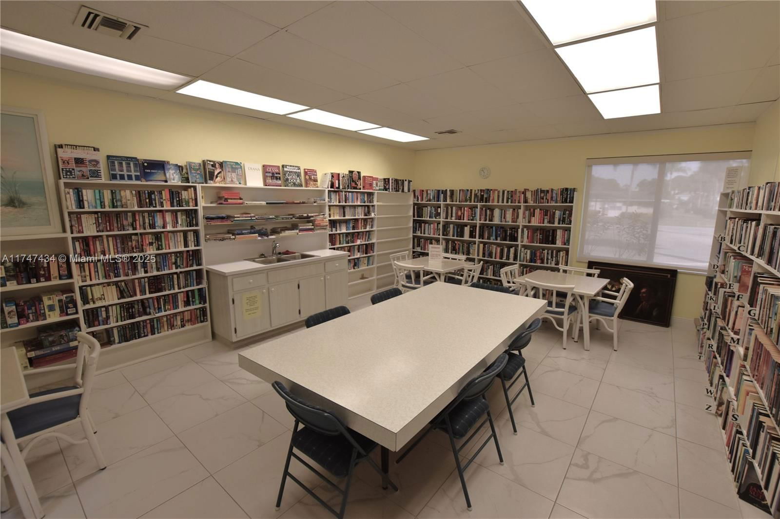 Real estate property located at 2520 Dudley Dr E, Palm Beach, Cresthaven Villas Condo 2, West Palm Beach, FL
