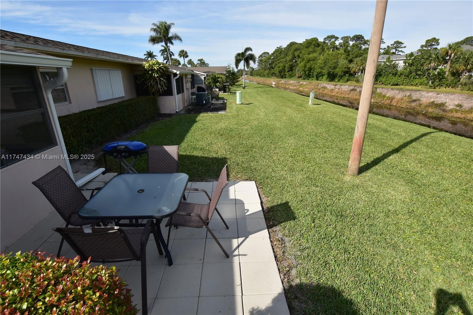 Real estate property located at 2520 Dudley Dr E, Palm Beach, Cresthaven Villas Condo 2, West Palm Beach, FL