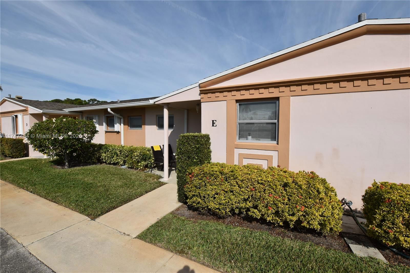 Real estate property located at 2520 Dudley Dr E, Palm Beach, Cresthaven Villas Condo 2, West Palm Beach, FL