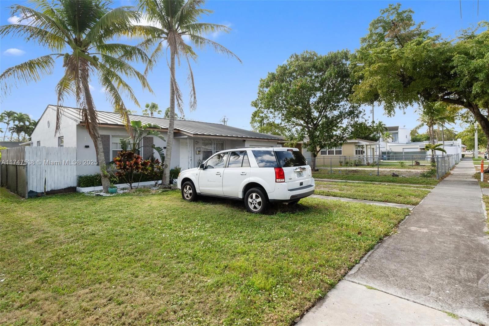 Real estate property located at 2022 Rodman St, Broward, Hollywood South Side Add, Hollywood, FL