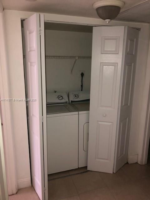 Real estate property located at 8353 Lake Dr #302, Miami-dade, Las Vistas At Doral Condo, Doral, FL