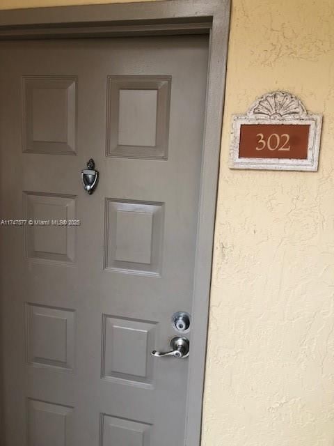 Real estate property located at 8353 Lake Dr #302, Miami-dade, Las Vistas At Doral Condo, Doral, FL