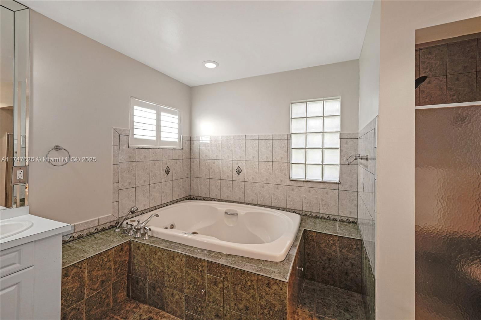 Real estate property located at 3921 Cleveland St, Broward, Hollywood Hills, Hollywood, FL