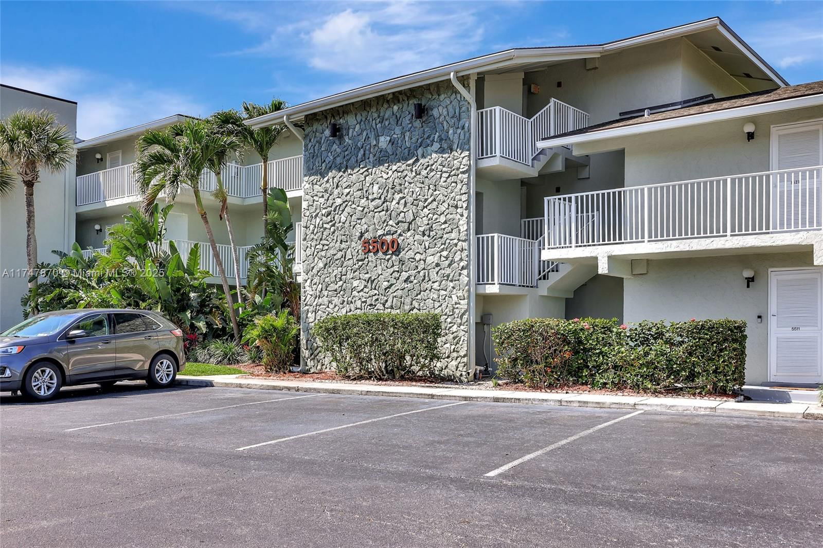 Real estate property located at 2400 Ocean Dr #5525, St Lucie, Golf Villas, Fort Pierce, FL