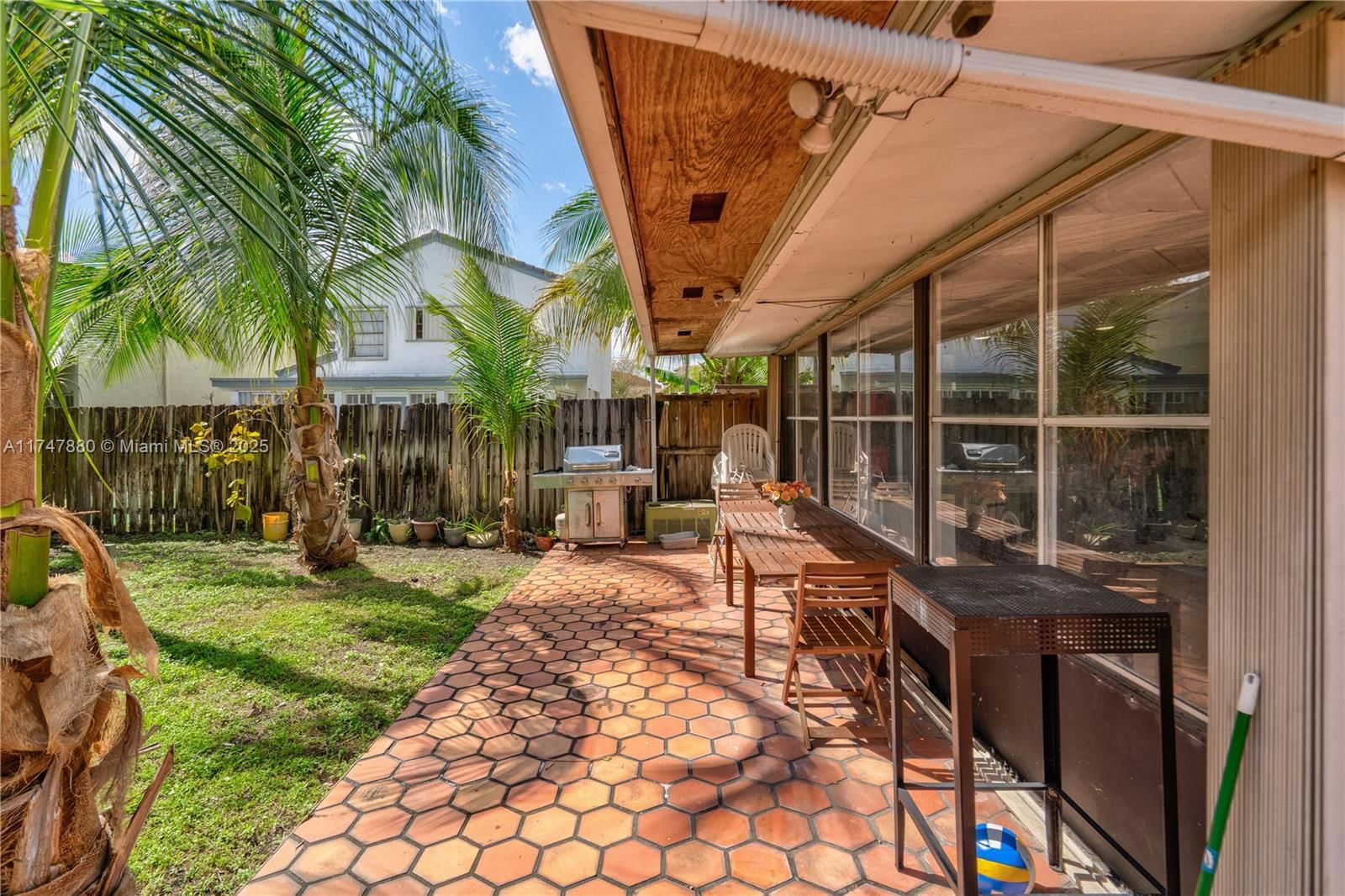 Real estate property located at 1089 135th Pl, Miami-dade, Tamiami Lakes Sec 6, Miami, FL