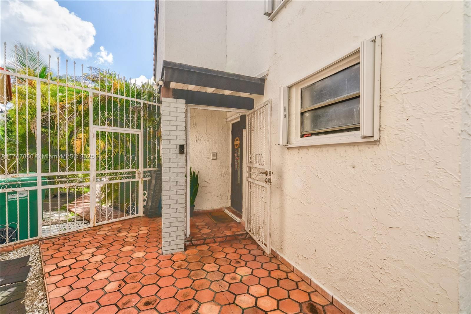 Real estate property located at 1089 135th Pl, Miami-dade, Tamiami Lakes Sec 6, Miami, FL