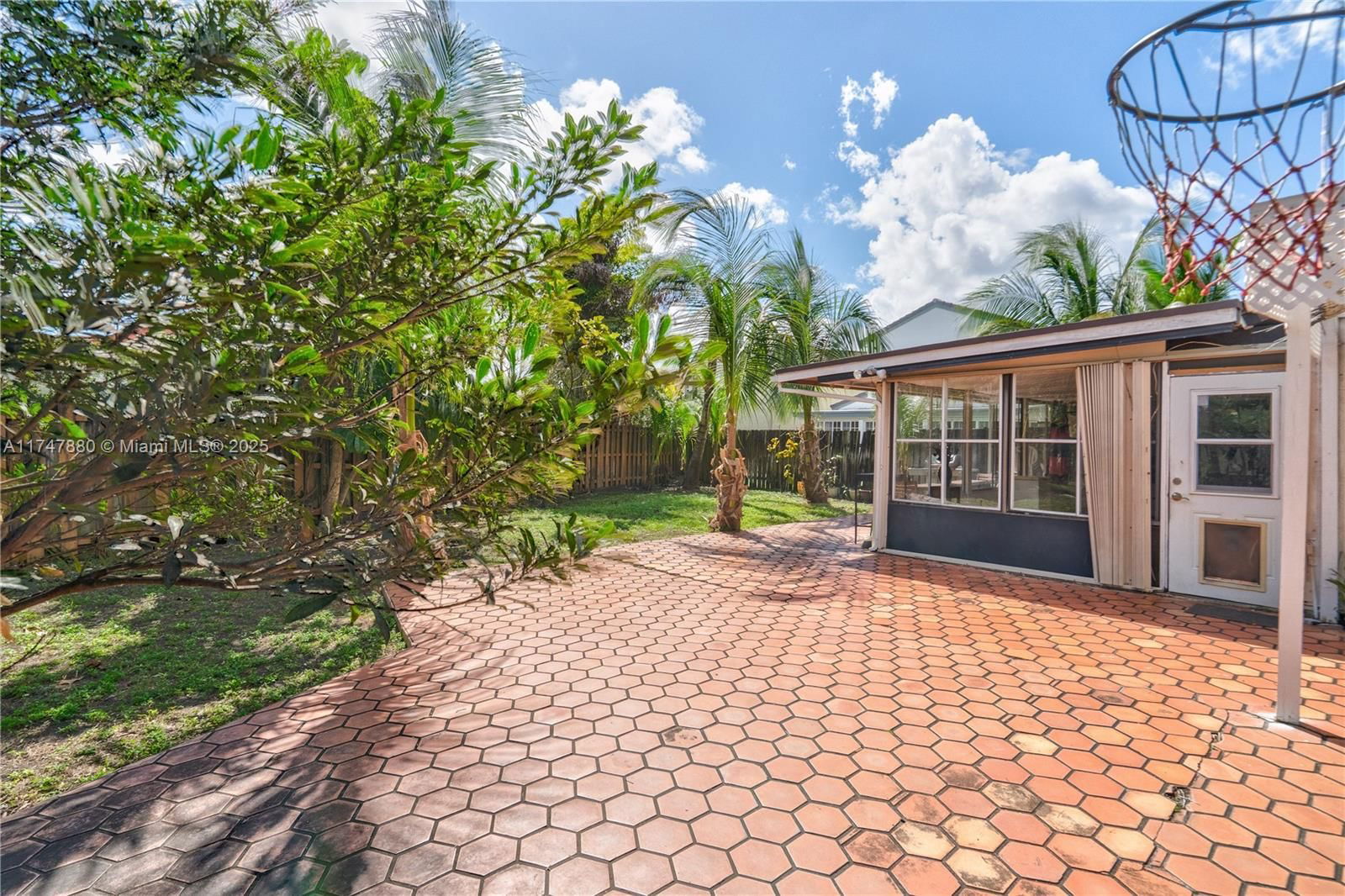 Real estate property located at 1089 135th Pl, Miami-dade, Tamiami Lakes Sec 6, Miami, FL