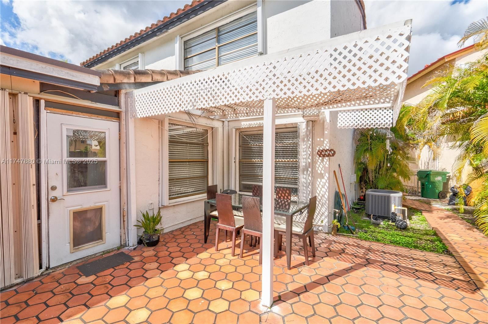 Real estate property located at 1089 135th Pl, Miami-dade, Tamiami Lakes Sec 6, Miami, FL