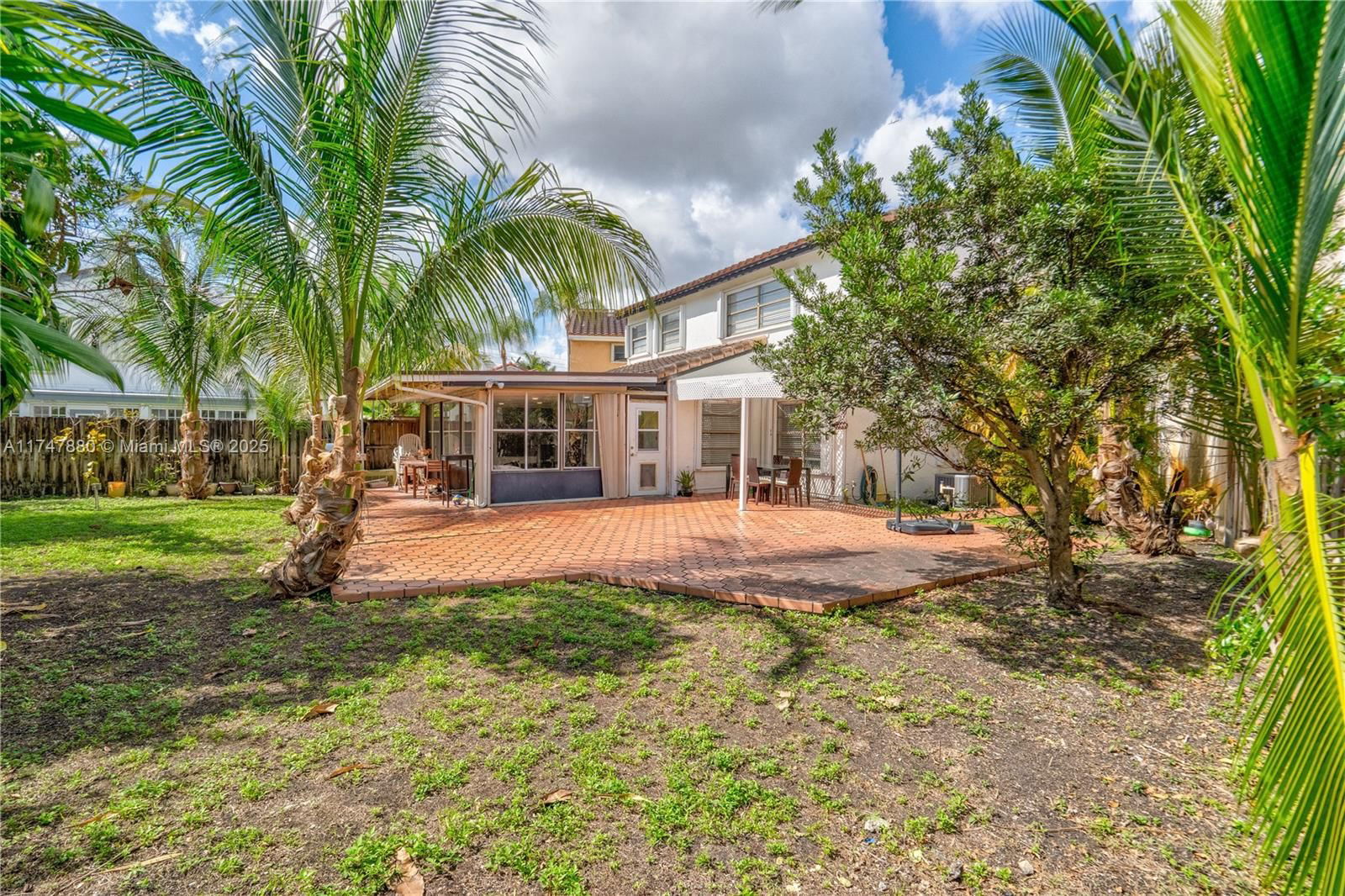 Real estate property located at 1089 135th Pl, Miami-dade, Tamiami Lakes Sec 6, Miami, FL