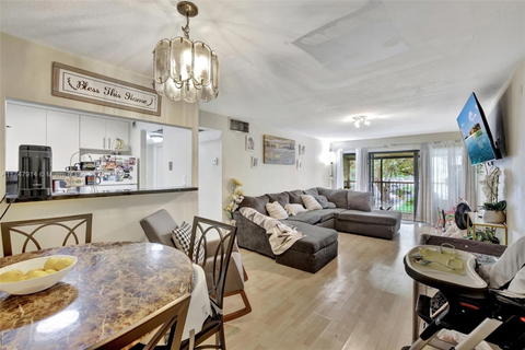 Real estate property located at 5841 Washington St #62, Broward, Hampton Court Condo, Hollywood, FL