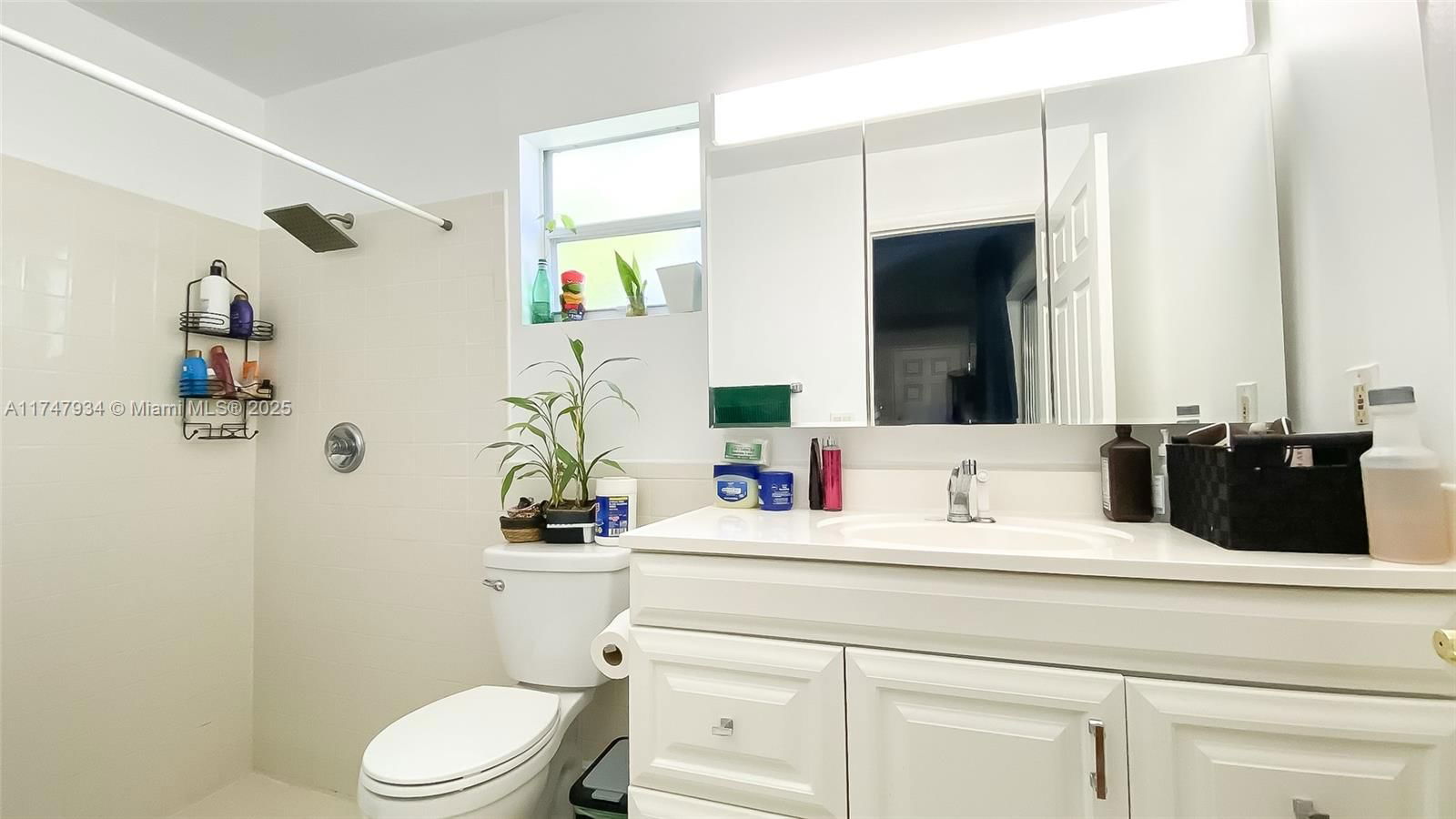 Real estate property located at 7105 73rd Ave, Broward, Mainlands Of Tamarac Lake, Margate, FL