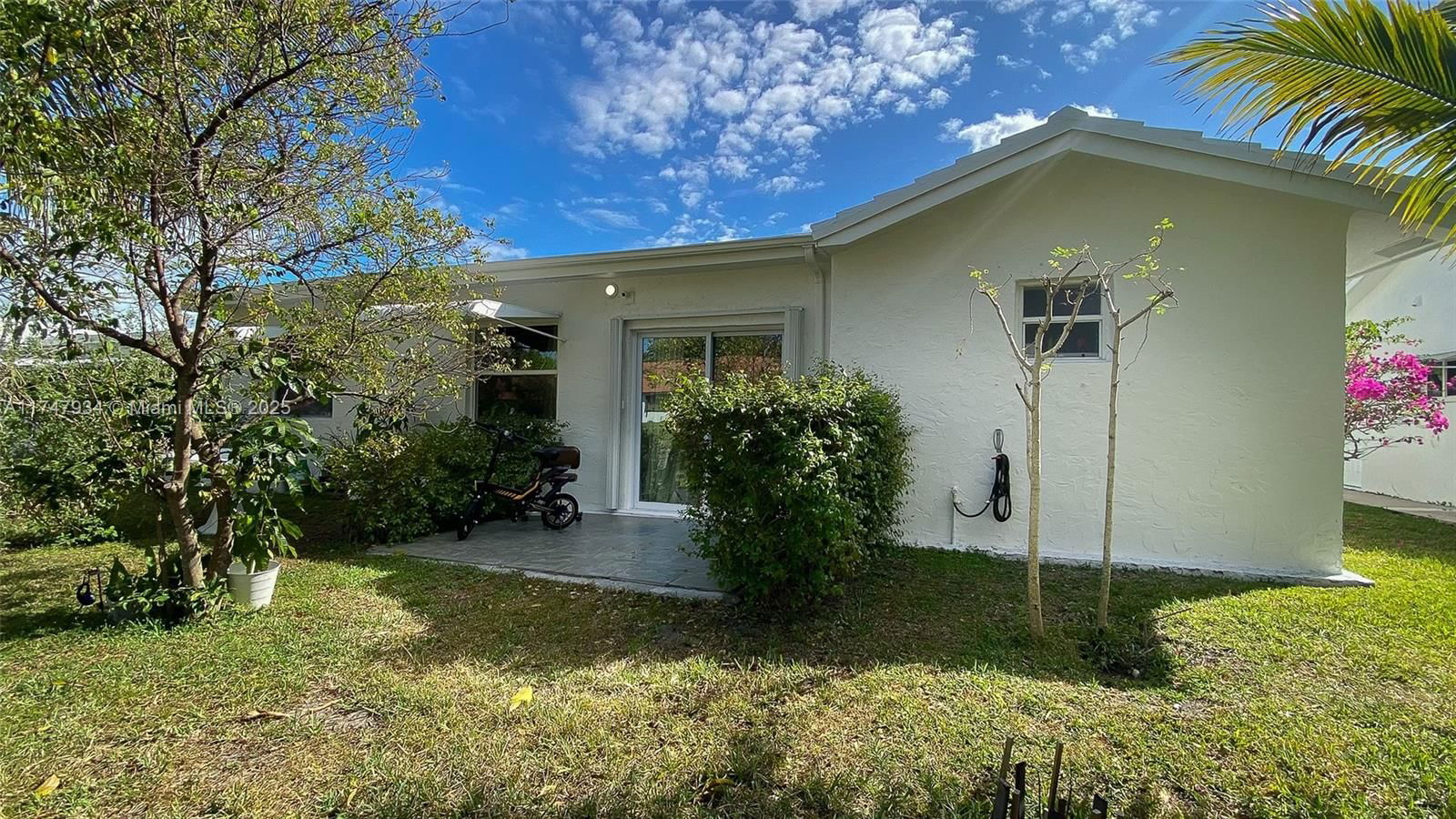 Real estate property located at 7105 73rd Ave, Broward, Mainlands Of Tamarac Lake, Margate, FL