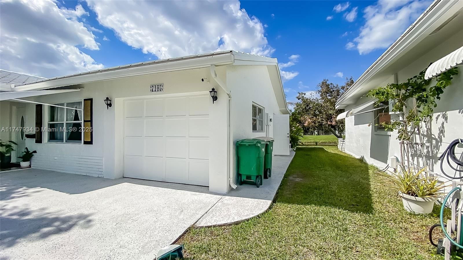 Real estate property located at 7105 73rd Ave, Broward, Mainlands Of Tamarac Lake, Margate, FL