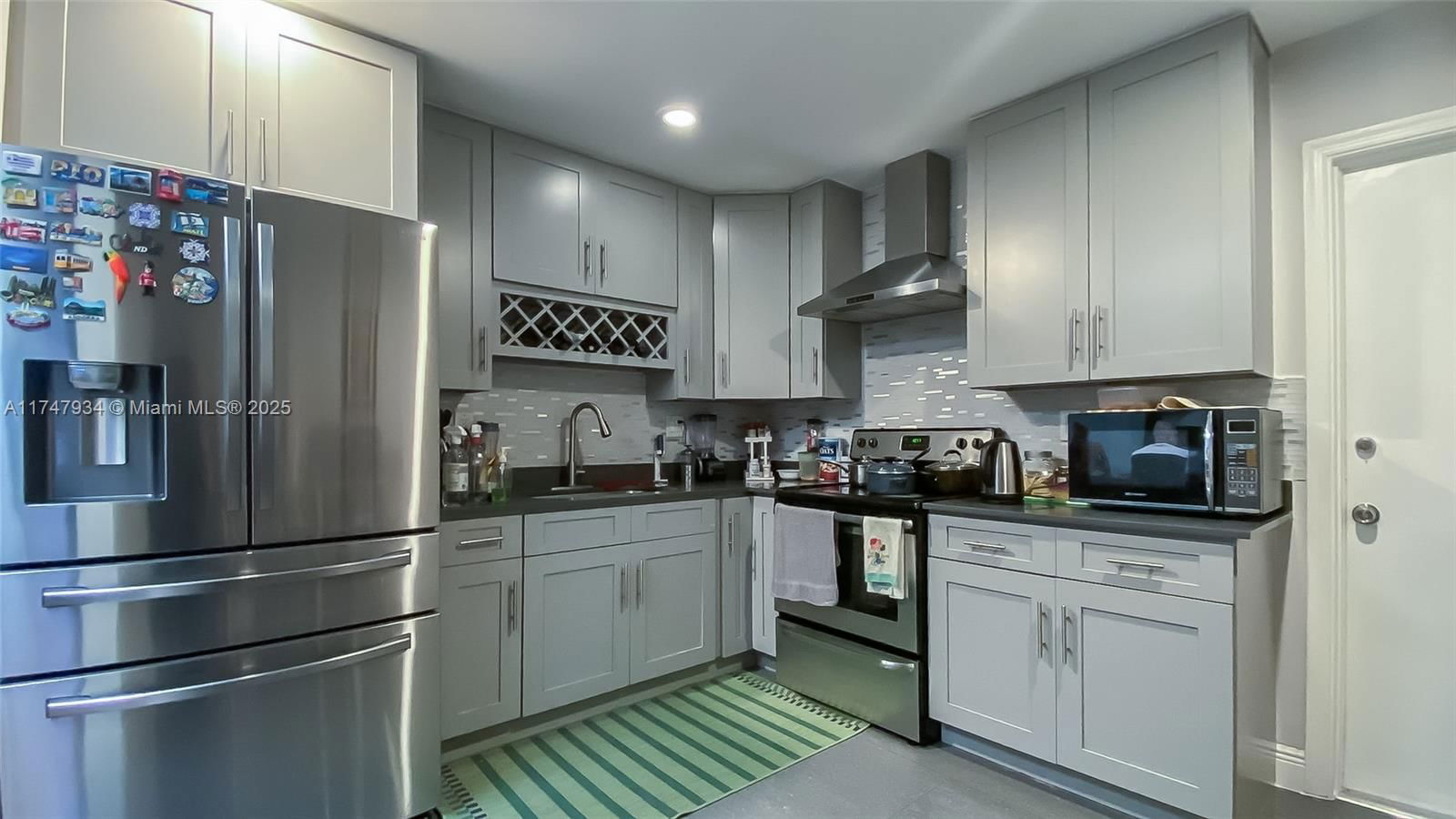 Real estate property located at 7105 73rd Ave, Broward, Mainlands Of Tamarac Lake, Margate, FL