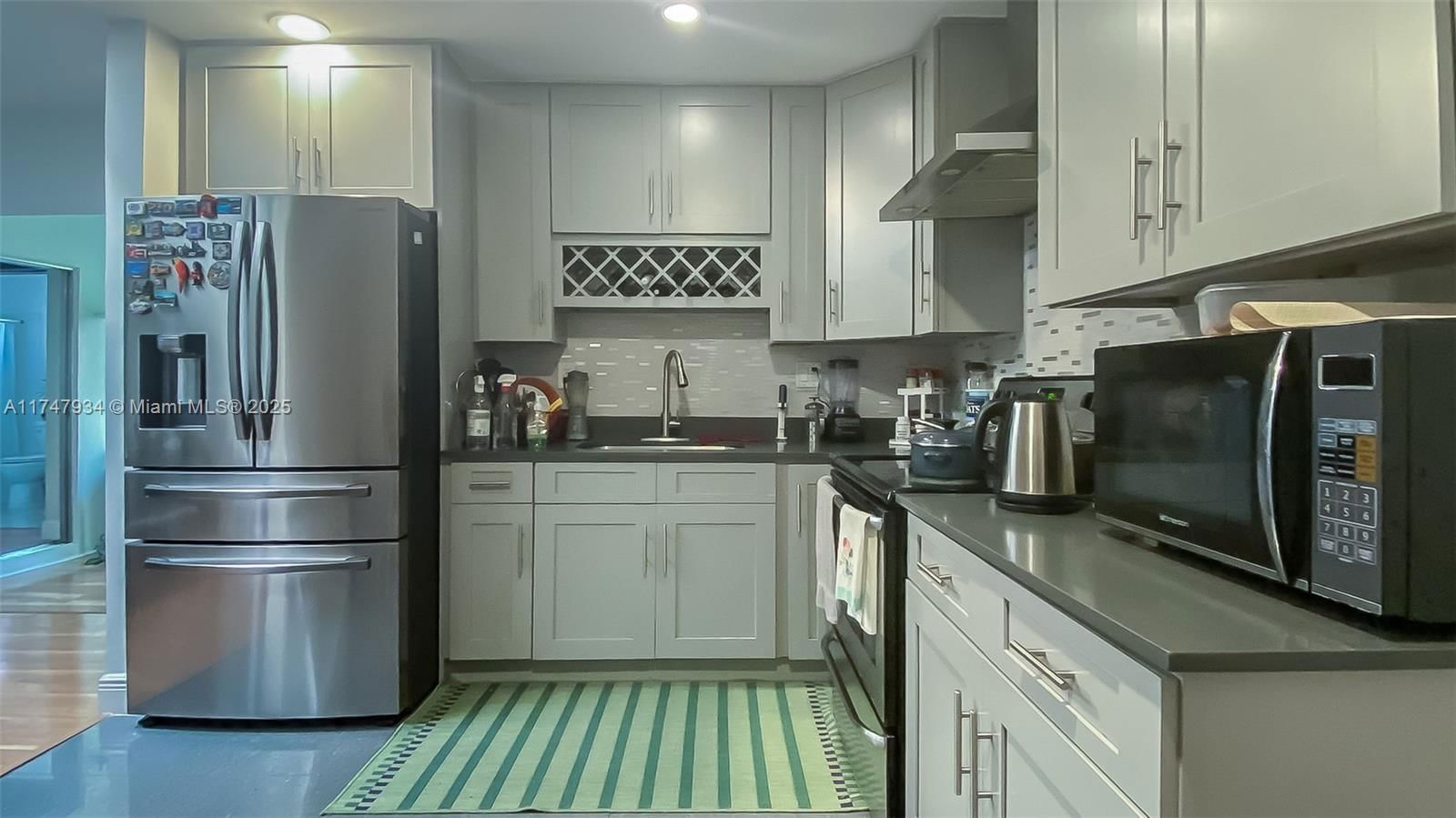 Real estate property located at 7105 73rd Ave, Broward, Mainlands Of Tamarac Lake, Margate, FL