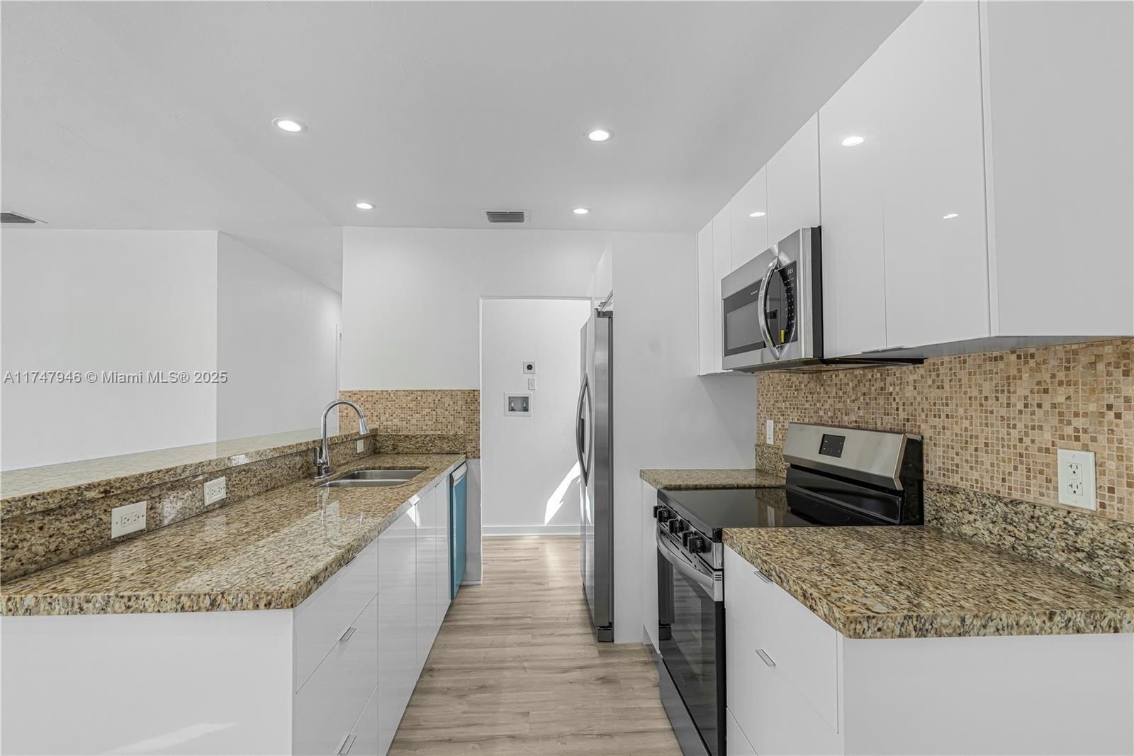Real estate property located at 1080 213th Ter, Miami-dade, Ives Estates Sec 5, Miami, FL