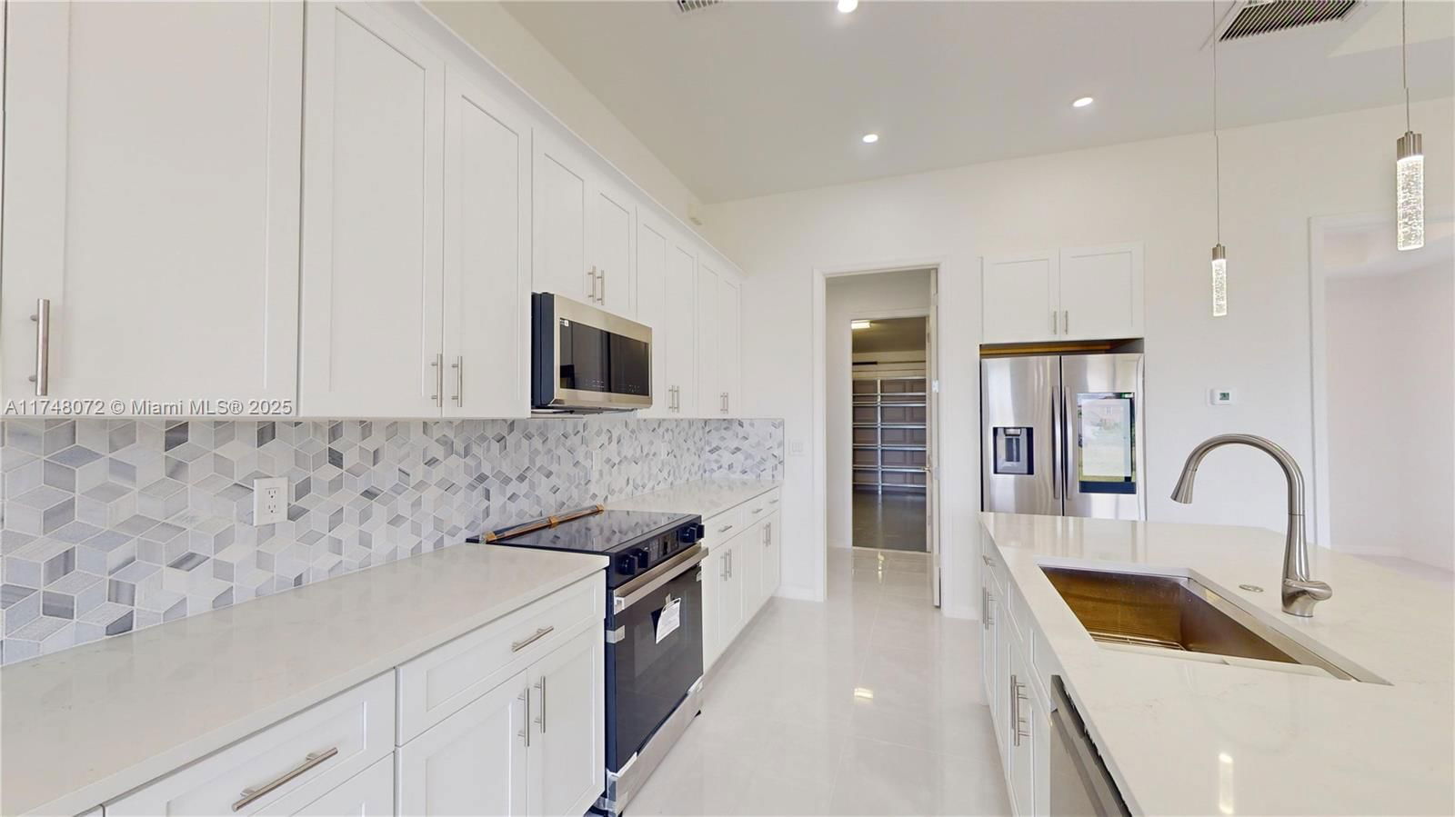 Real estate property located at 2700 20th Terrace, Lee, Cape Coral, Cape Coral, FL