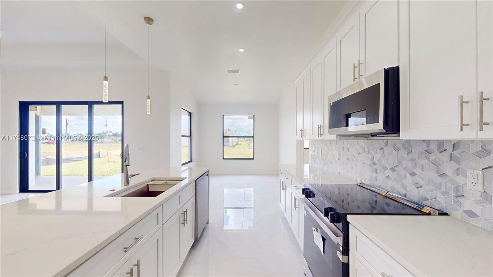 Real estate property located at 2700 20th Terrace, Lee, Cape Coral, Cape Coral, FL
