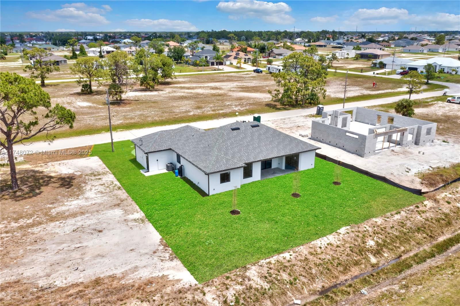 Real estate property located at 2700 20th Terrace, Lee, Cape Coral, Cape Coral, FL