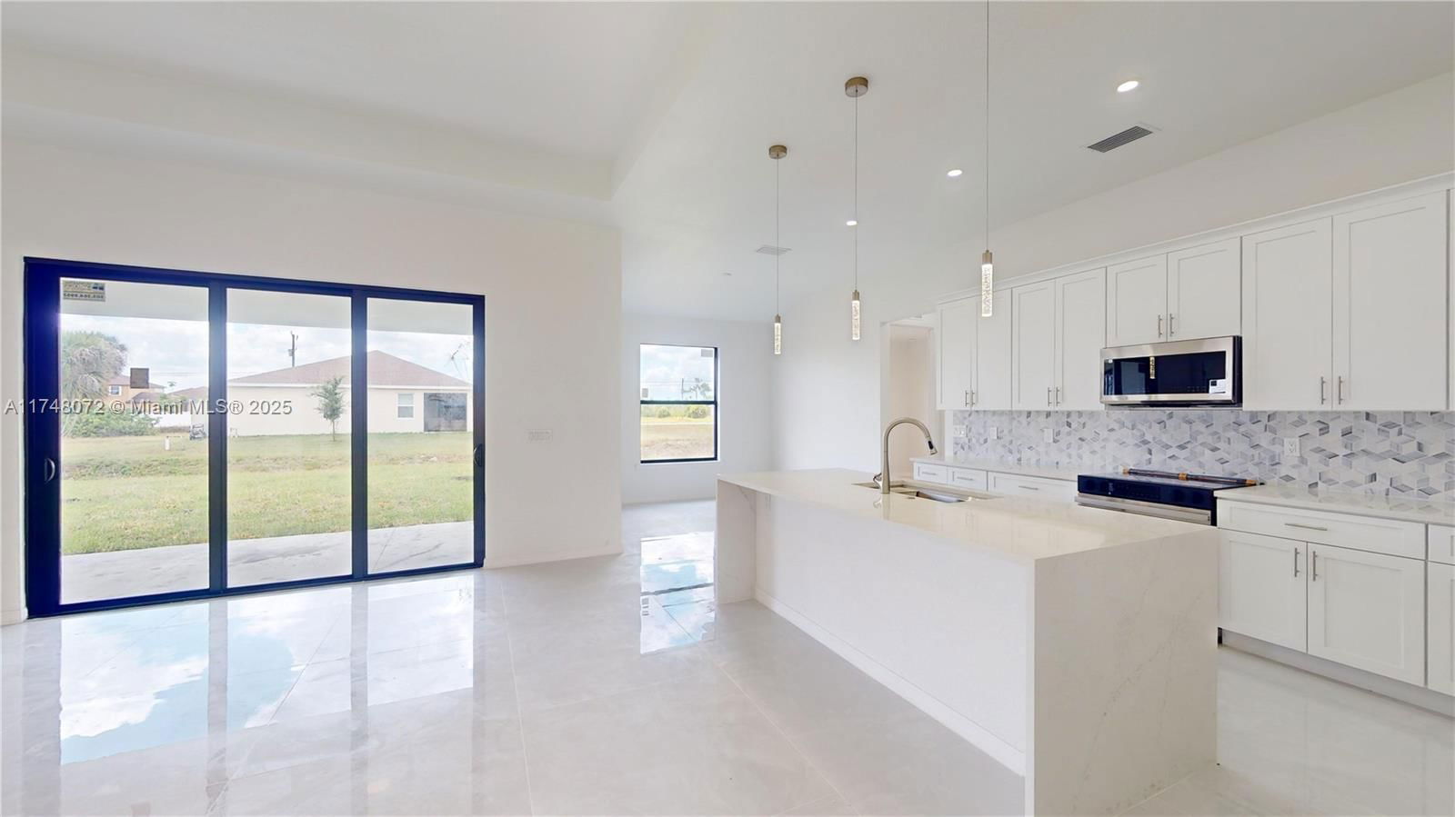 Real estate property located at 2700 20th Terrace, Lee, Cape Coral, Cape Coral, FL