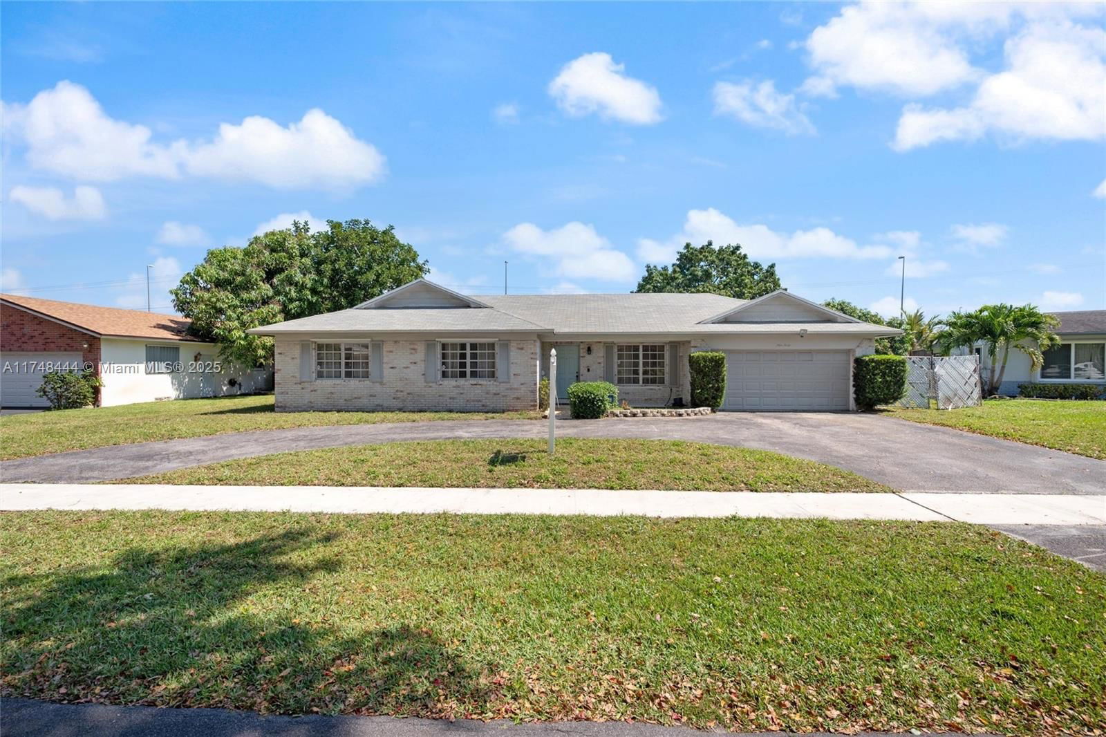 Real estate property located at 940 52nd Ave, Broward, Plantation Park Lakesites, Plantation, FL