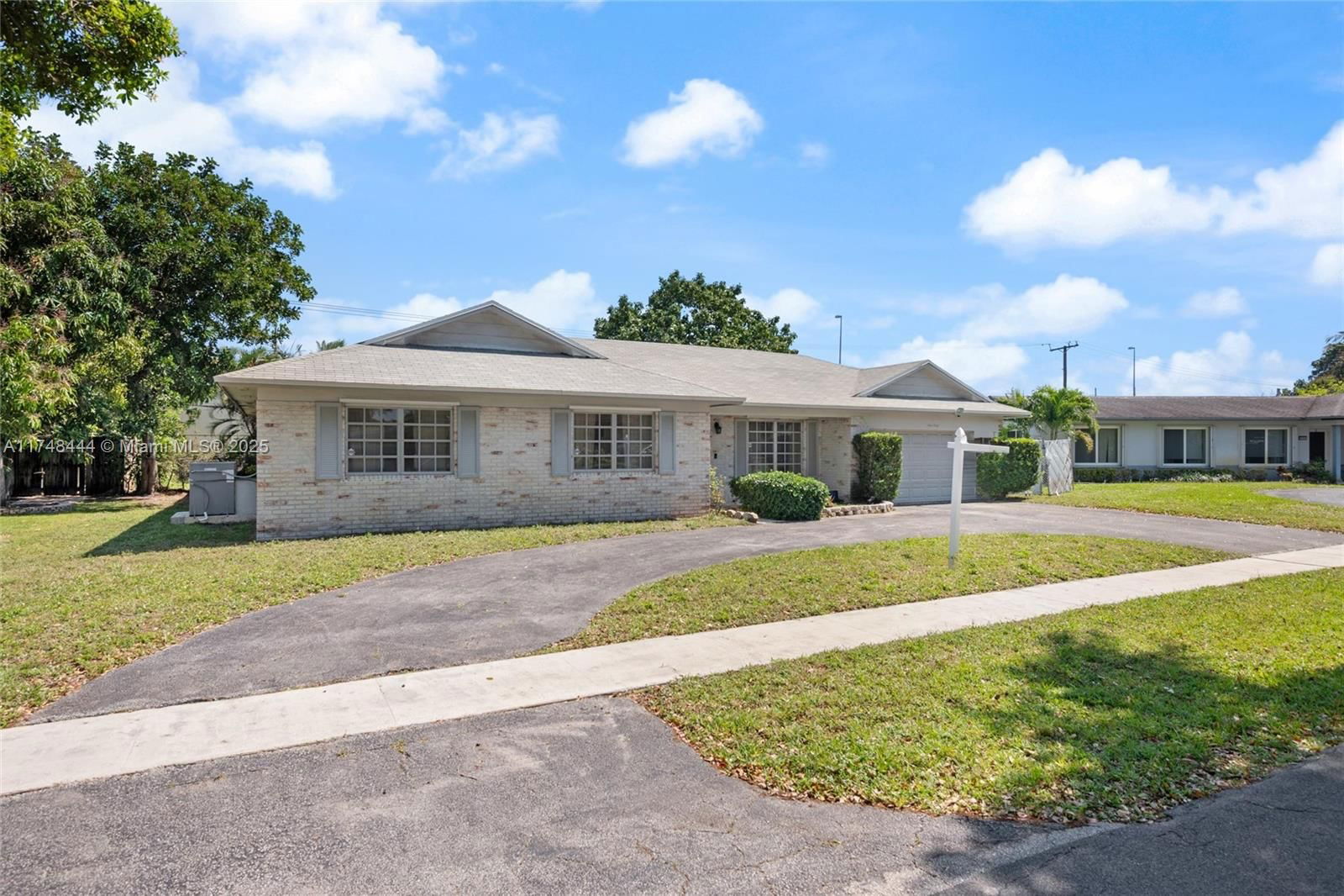 Real estate property located at 940 52nd Ave, Broward, Plantation Park Lakesites, Plantation, FL