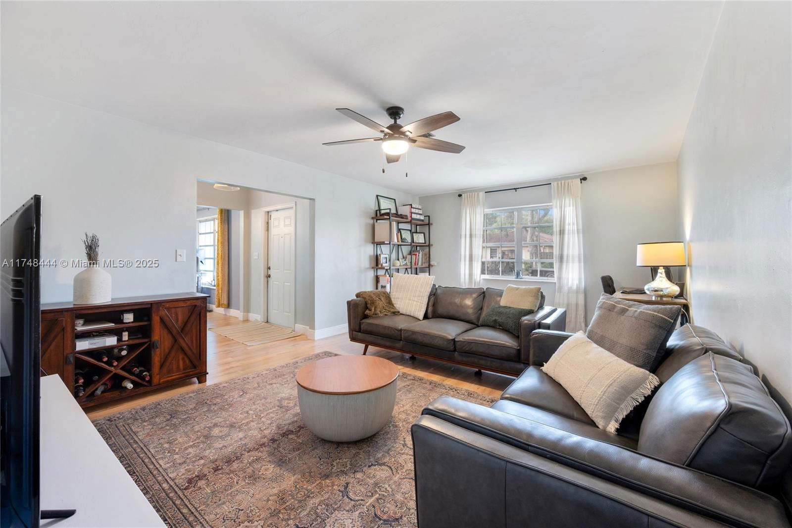 Real estate property located at 940 52nd Ave, Broward, Plantation Park Lakesites, Plantation, FL
