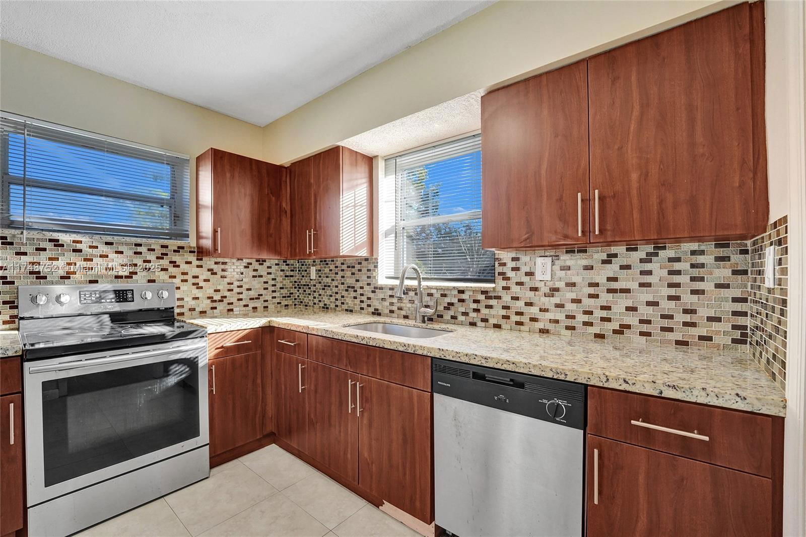 Real estate property located at 250 Carolina Ave, Broward, Melrose Park Sect 1, Fort Lauderdale, FL