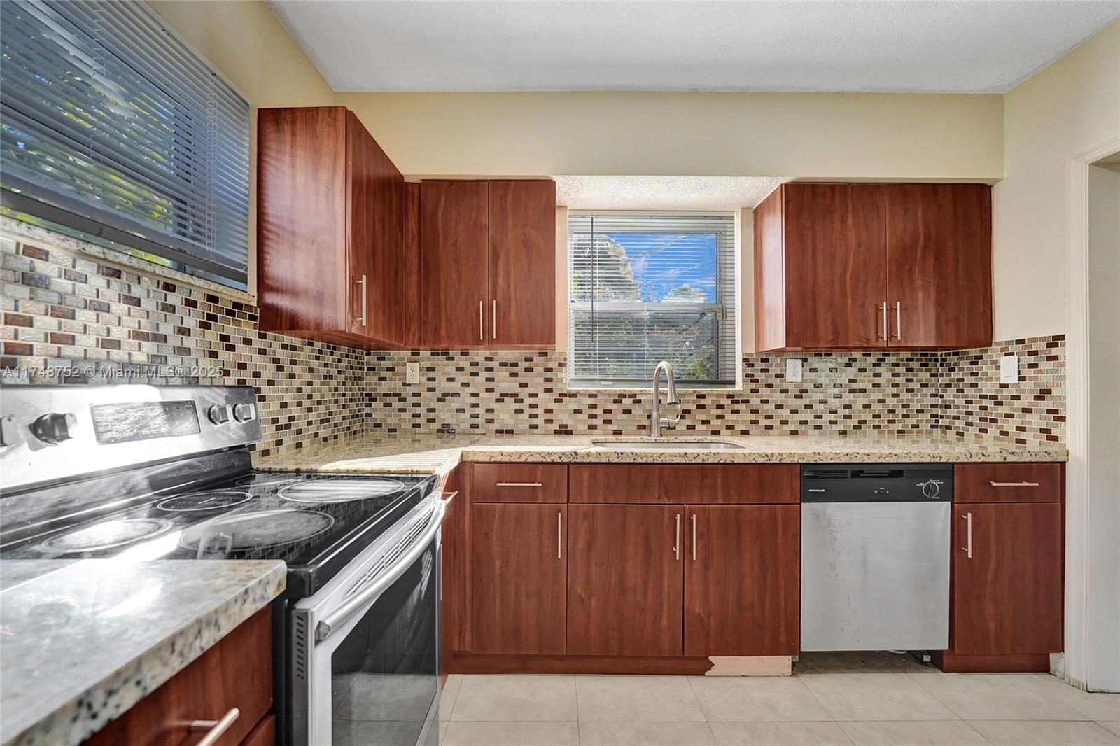 Real estate property located at 250 Carolina Ave, Broward, Melrose Park Sect 1, Fort Lauderdale, FL