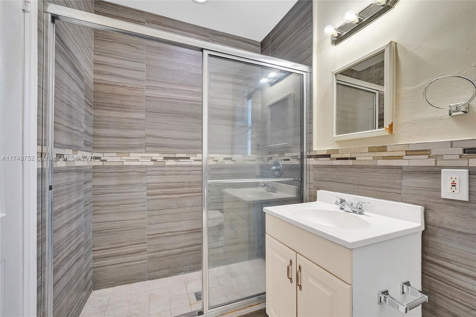Real estate property located at 250 Carolina Ave, Broward, Melrose Park Sect 1, Fort Lauderdale, FL