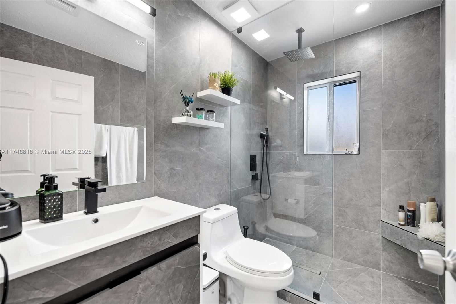 Real estate property located at 8851 208th Ter, Miami-dade, Pelican Bay At Old Cutler, Cutler Bay, FL