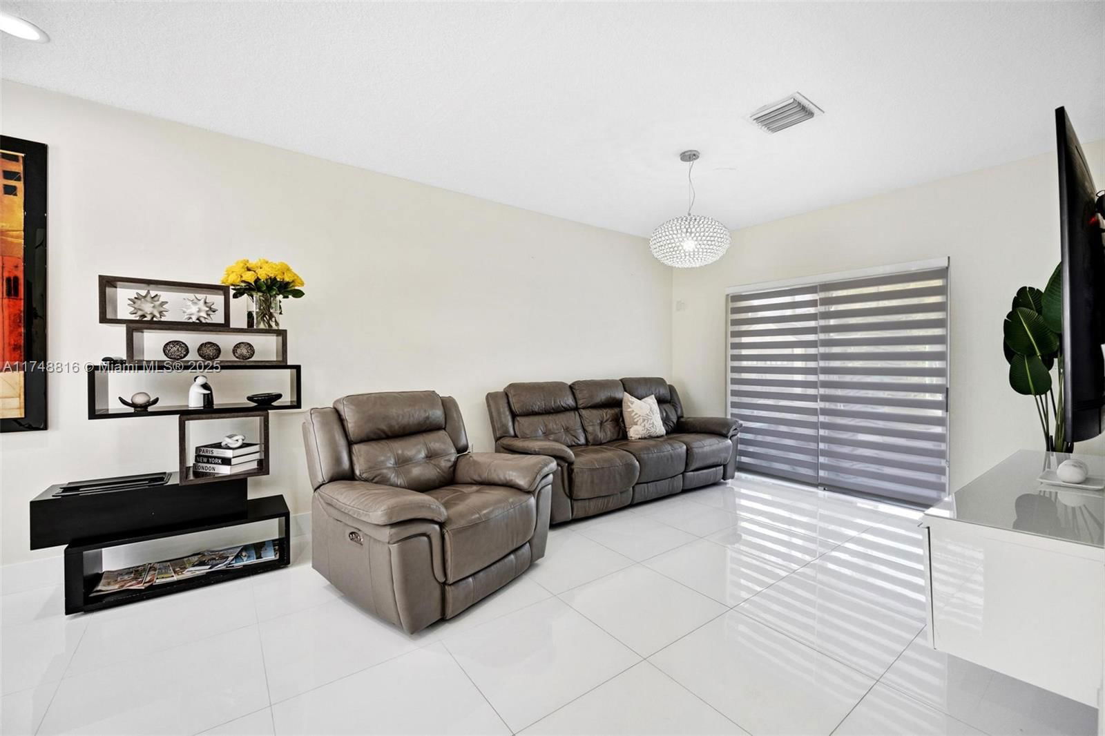 Real estate property located at 8851 208th Ter, Miami-dade, Pelican Bay At Old Cutler, Cutler Bay, FL