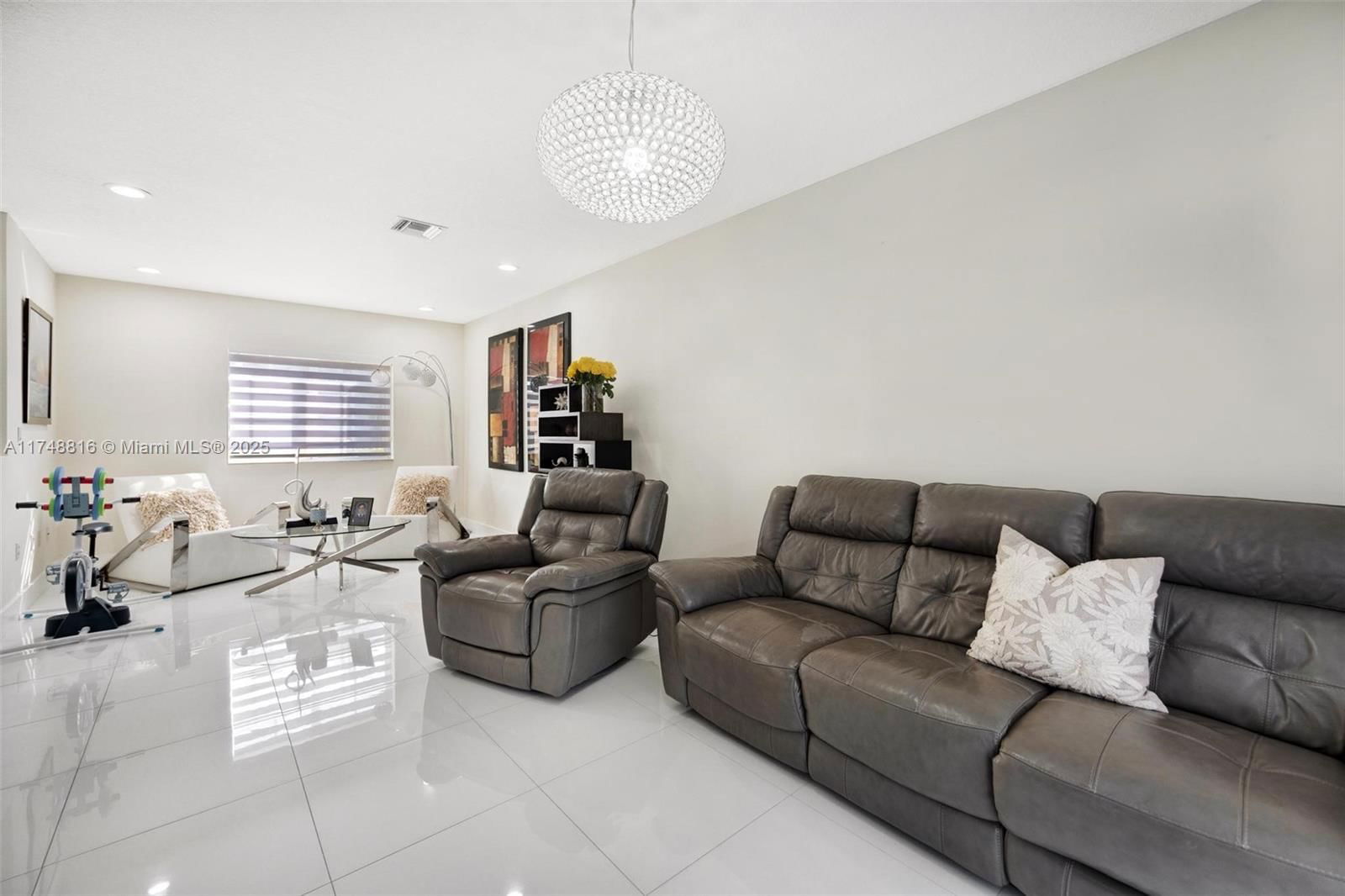 Real estate property located at 8851 208th Ter, Miami-dade, Pelican Bay At Old Cutler, Cutler Bay, FL