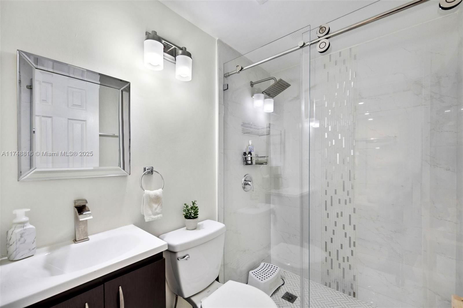 Real estate property located at 8851 208th Ter, Miami-dade, Pelican Bay At Old Cutler, Cutler Bay, FL