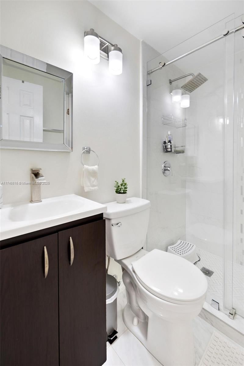 Real estate property located at 8851 208th Ter, Miami-dade, Pelican Bay At Old Cutler, Cutler Bay, FL