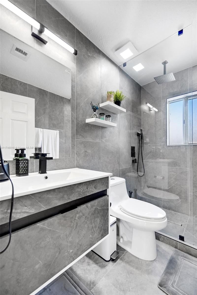 Real estate property located at 8851 208th Ter, Miami-dade, Pelican Bay At Old Cutler, Cutler Bay, FL