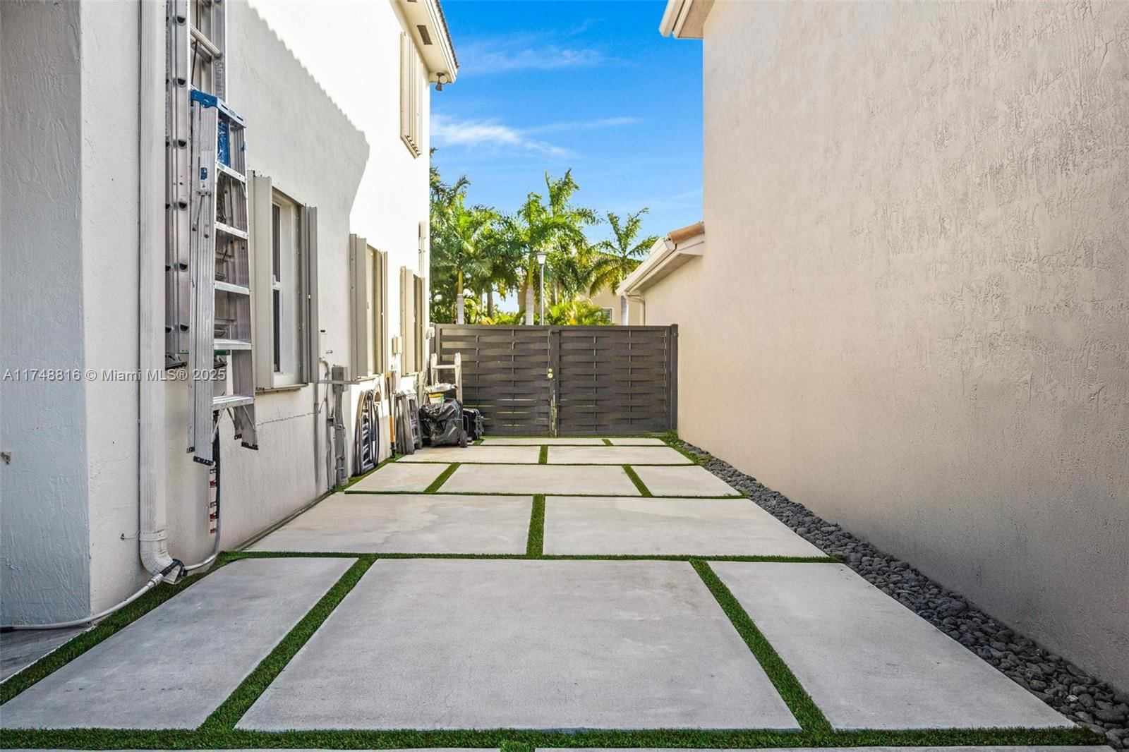 Real estate property located at 8851 208th Ter, Miami-dade, Pelican Bay At Old Cutler, Cutler Bay, FL