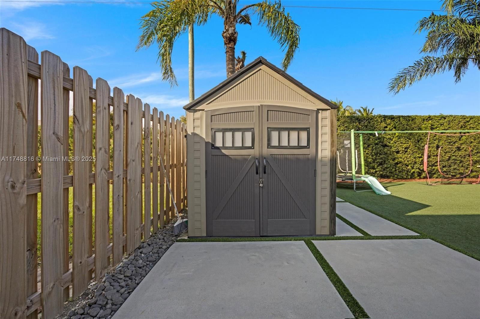 Real estate property located at 8851 208th Ter, Miami-dade, Pelican Bay At Old Cutler, Cutler Bay, FL