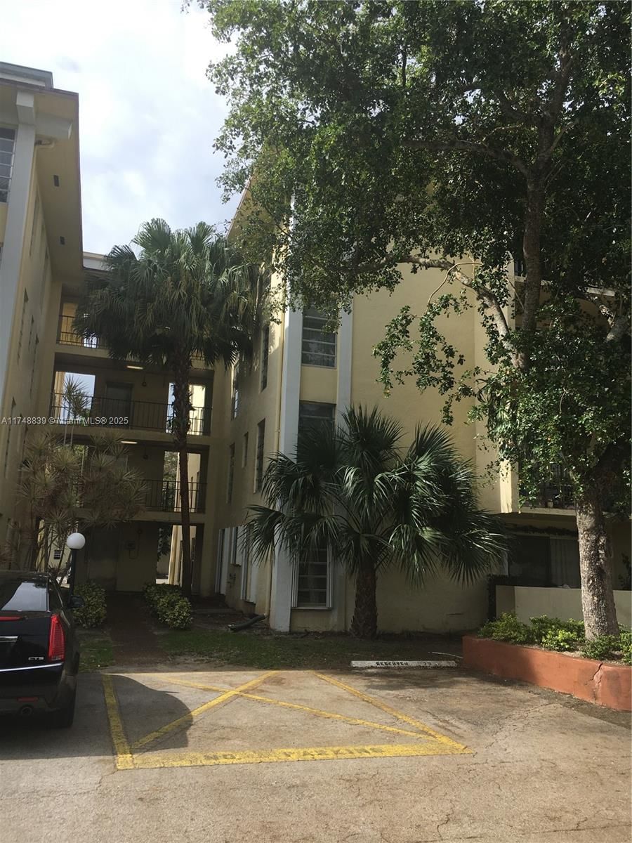 Real estate property located at 12035 2nd Ave A417, Miami-dade, Capri Gardens Condo, North Miami, FL
