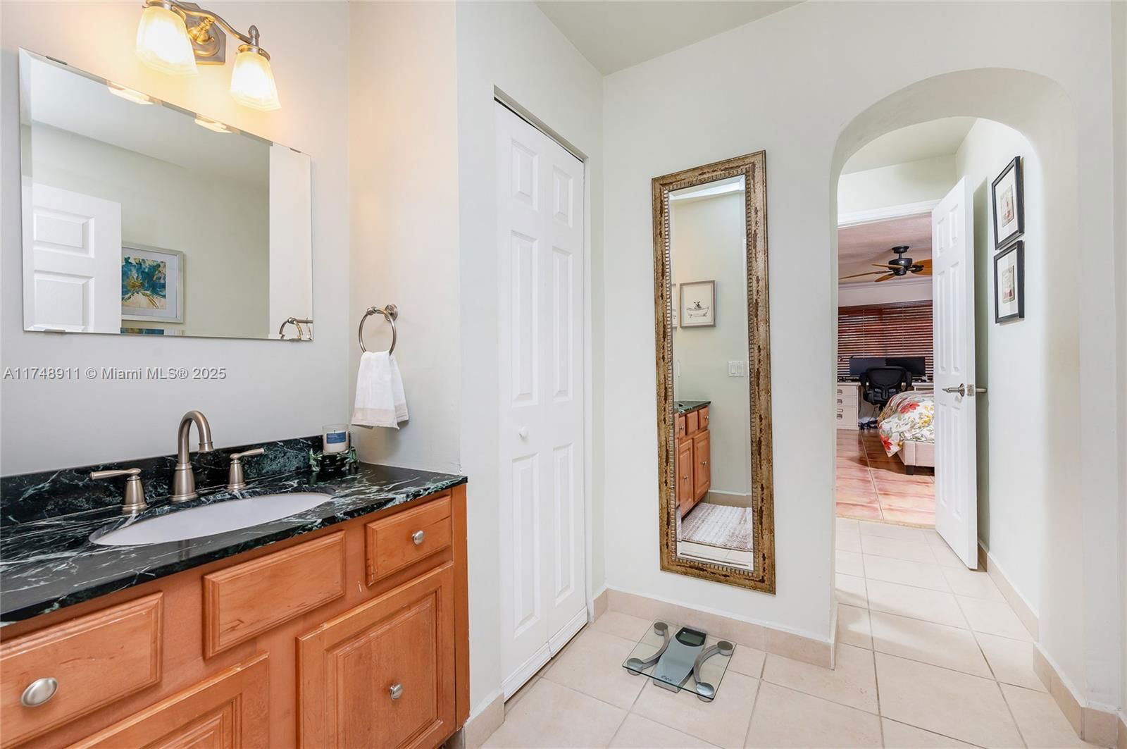 Real estate property located at 11251 48th St, Miami-dade, Westwood Lake 4th Addn, Miami, FL
