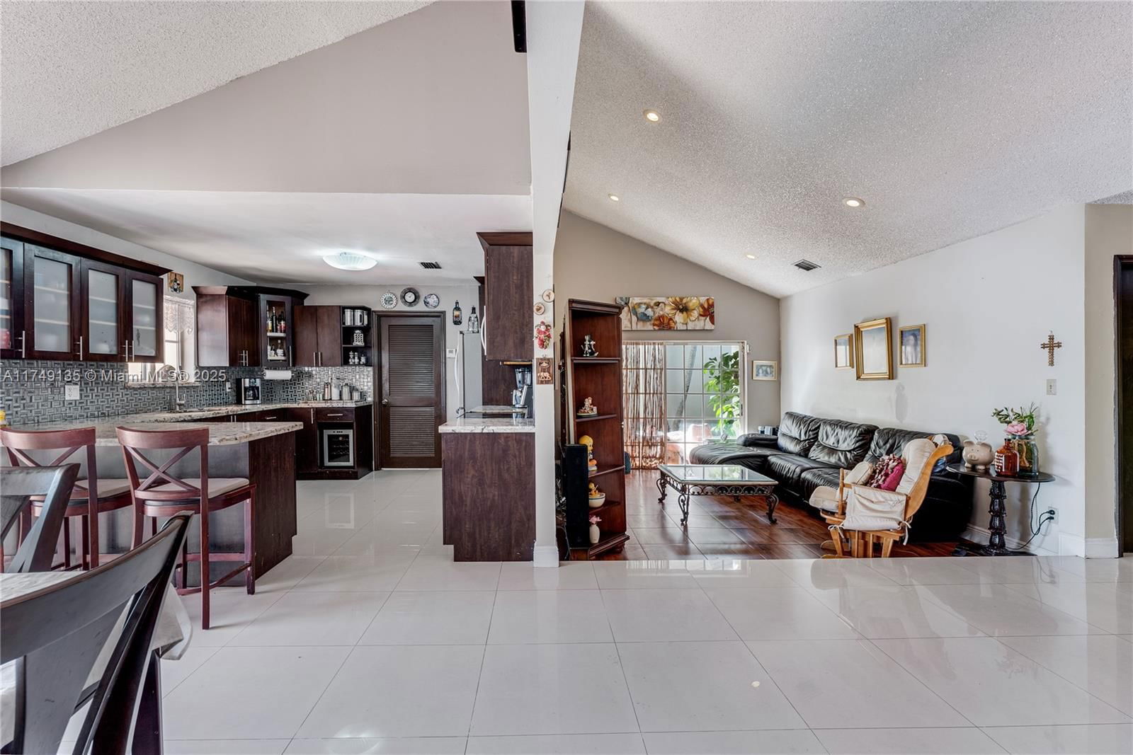 Real estate property located at 1001 127th Pl, Miami-dade, Vista Sub, Miami, FL