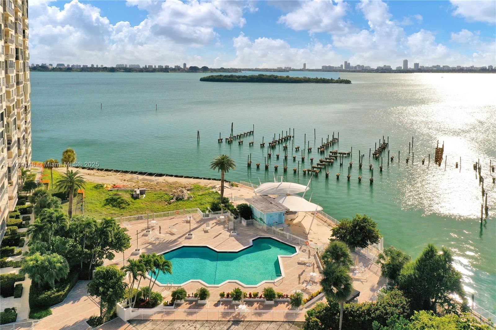 Real estate property located at 11111 Biscayne Blvd #17H, Miami-dade, Jockey Club Condo, Miami, FL