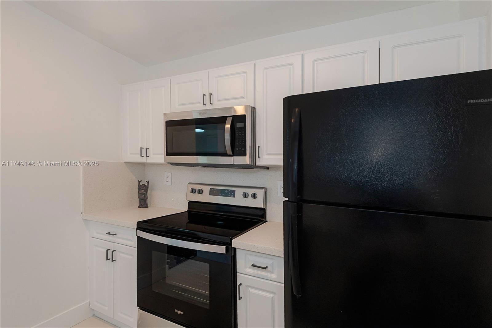 Real estate property located at 11111 Biscayne Blvd #17H, Miami-dade, Jockey Club Condo, Miami, FL