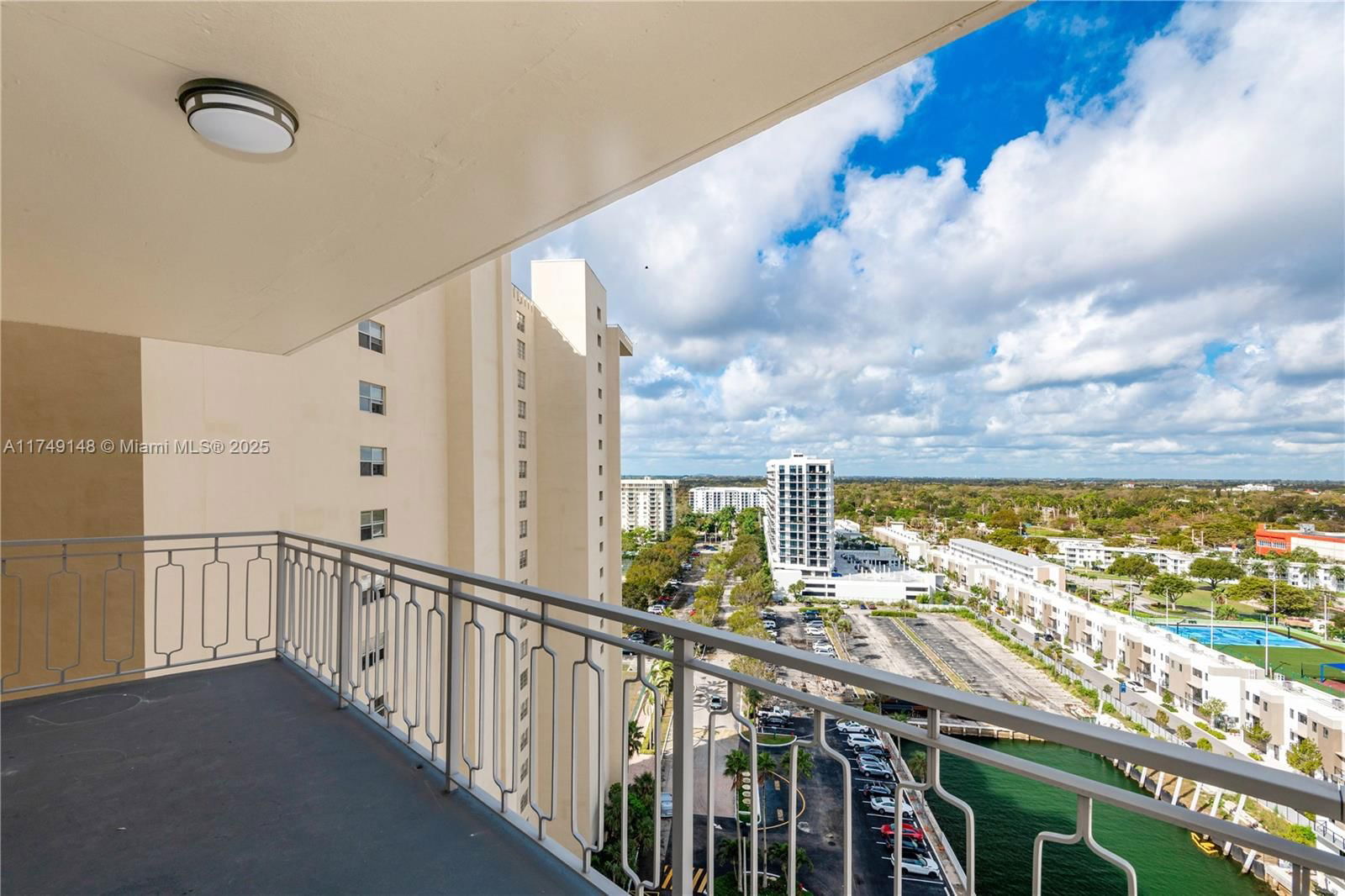 Real estate property located at 11111 Biscayne Blvd #17H, Miami-dade, Jockey Club Condo, Miami, FL